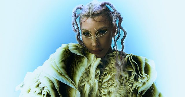 Hande Yener... VEDALARA YENİ PAROLA: